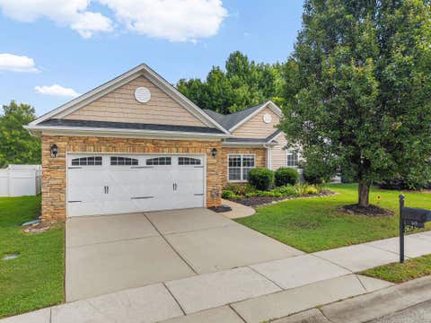 Homes For Sale - 10 Paranor Drive<br/> Greenville County, Simpsonville, SC 29681