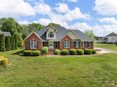 Homes For Sale - 121 Lewis Burnett Drive<br/> Boiling Springs, SC 29316