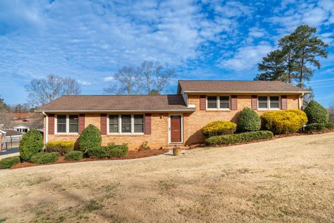 Homes For Sale - 220 Fairhill Dr Dr<br/> Wellford, SC 29385