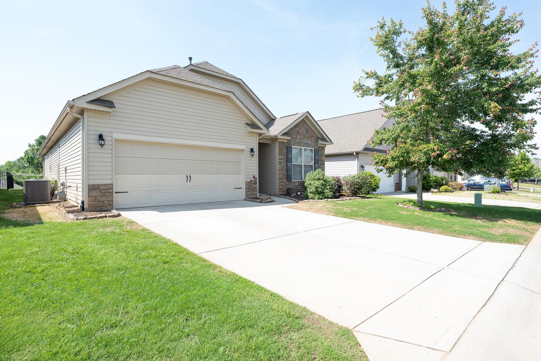 878 Deepwood Court, Boiling Springs, South Carolina image 2