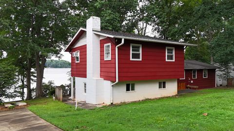 Homes For Sale - 274 Edgewater Road<br/> Inman, SC 29349