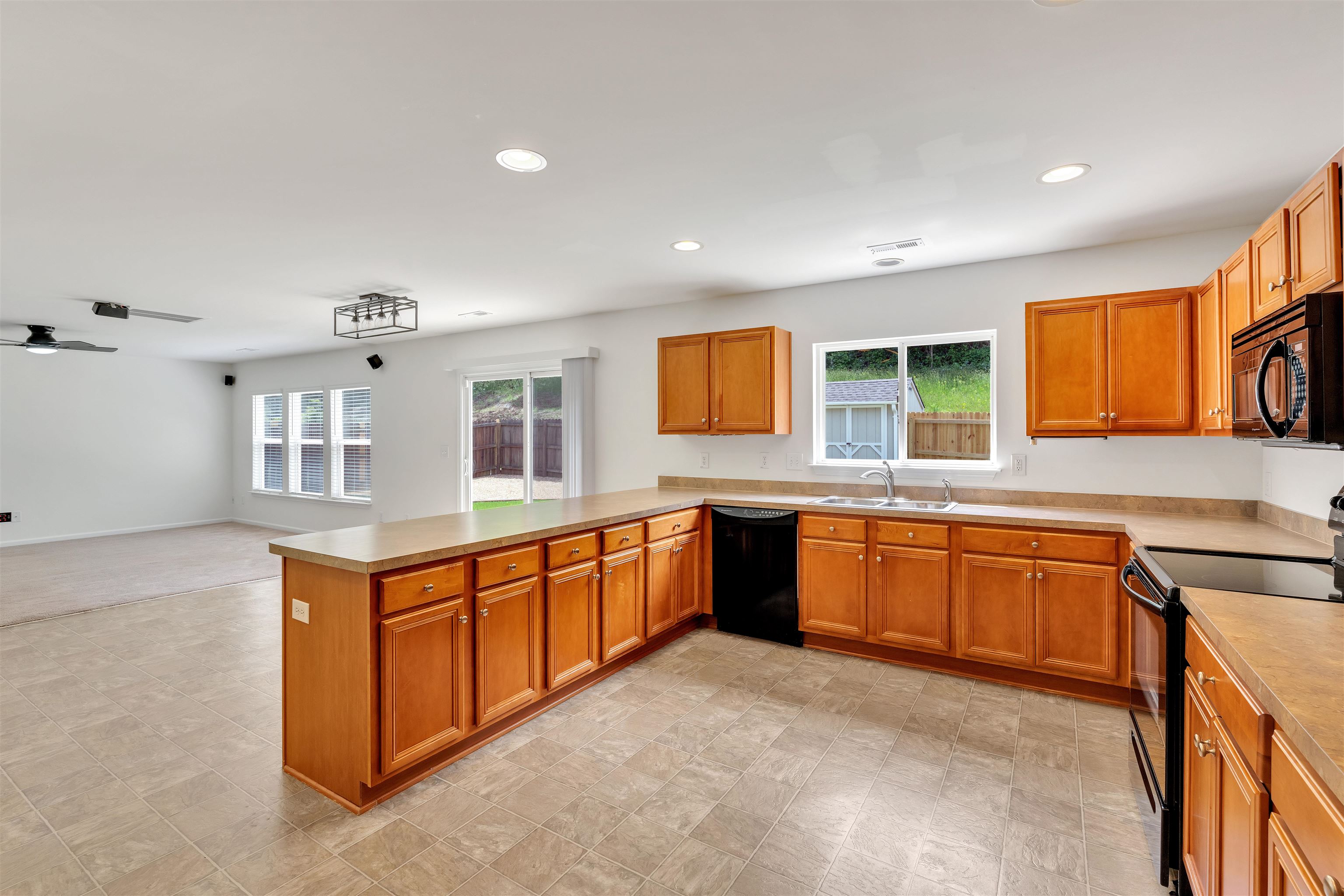 161 Stonewood Crossing Drive, Boiling Springs, South Carolina image 4
