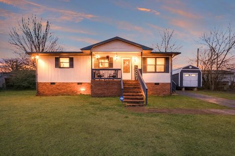 Homes For Sale - 108 Everest Drive<br/> Inman, SC 29349