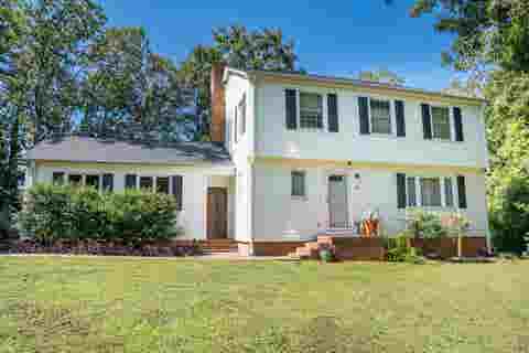 Homes For Sale - 304 Hampshire Court<br/> Spartanburg, SC 29301