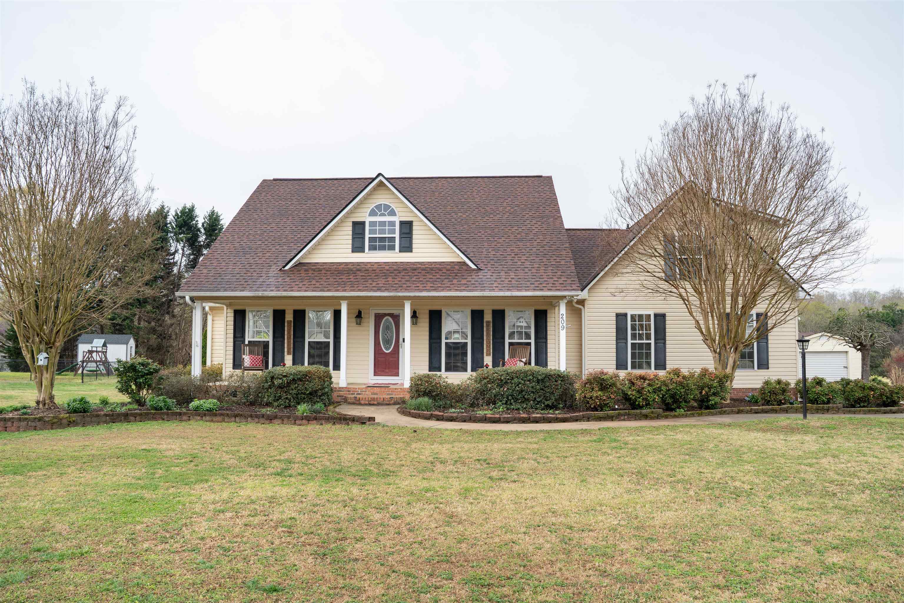 209 Roundstone Drive, Inman, South Carolina image 1