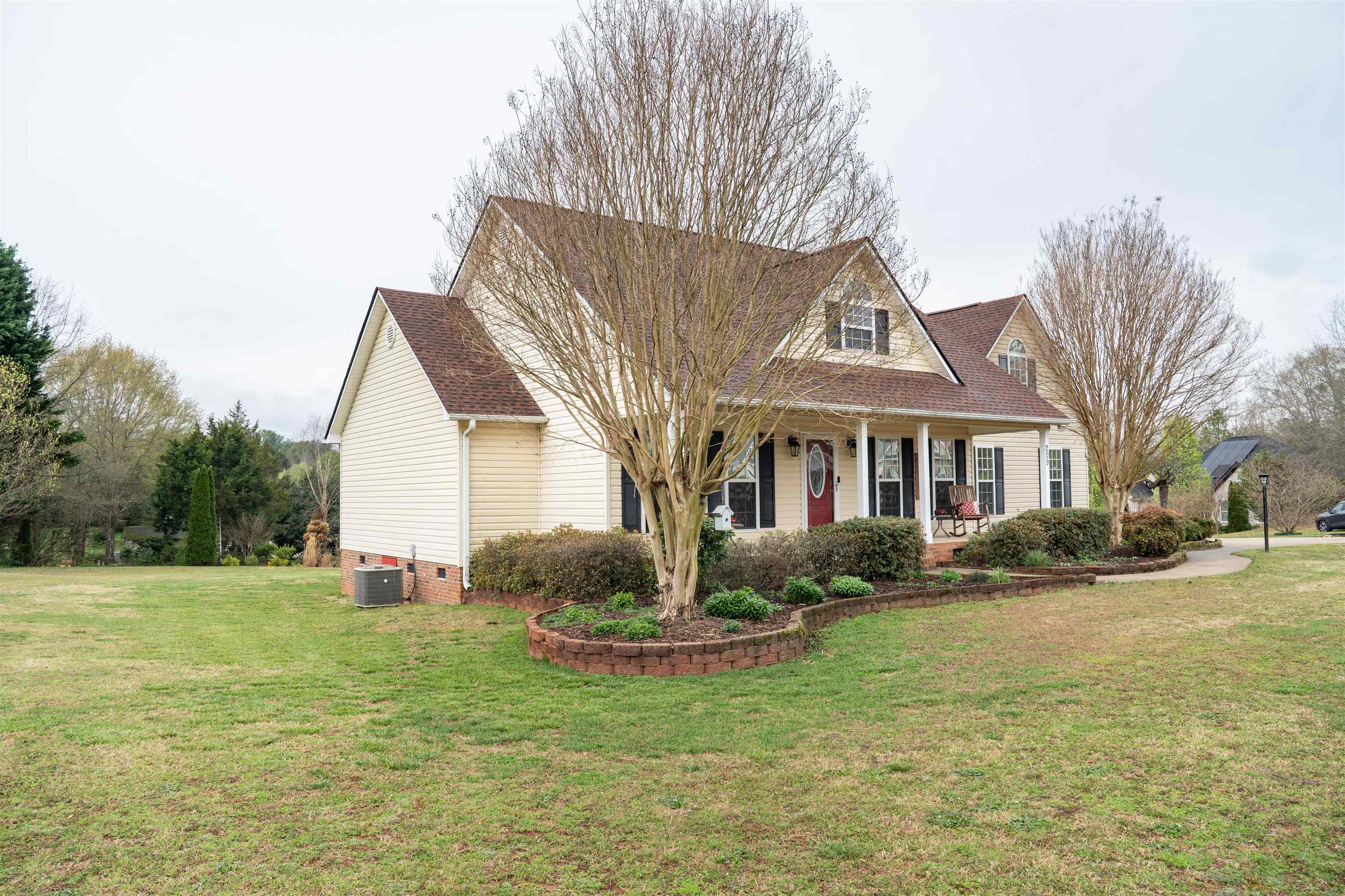 209 Roundstone Drive, Inman, South Carolina image 3