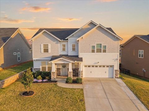 Homes For Sale - 303 Durness Drive<br/> Simpsonville, SC 29681