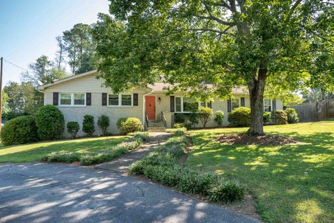 Homes For Sale - 2 Selwyn Drive<br/> Greenville County, Greenville, SC 29615