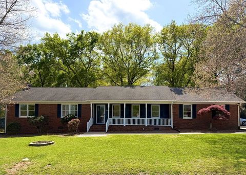 Homes For Sale - 400 Savoy Street<br/> Spartanburg, SC 29301