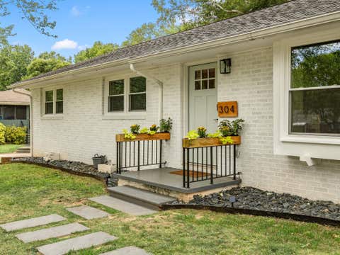 Homes For Sale - 304 Earl Drive<br/> Spartanburg, SC 29306