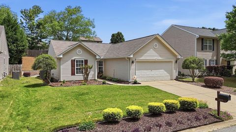 Homes For Sale - 205 Garfield Lane<br/> Simpsonville, SC 29681