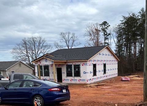 Homes For Sale - 3670 Peachtree Road<br/> Inman, SC 29349