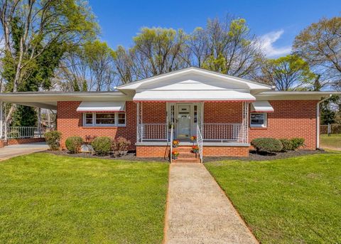 Homes For Sale - 522 W Robinson Street<br/> Gaffney, SC 29341