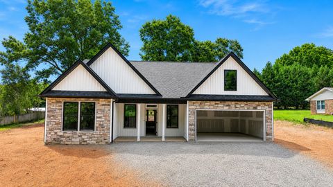 Homes For Sale - 333 Peach Valley Drive<br/> Spartanburg, SC 29303