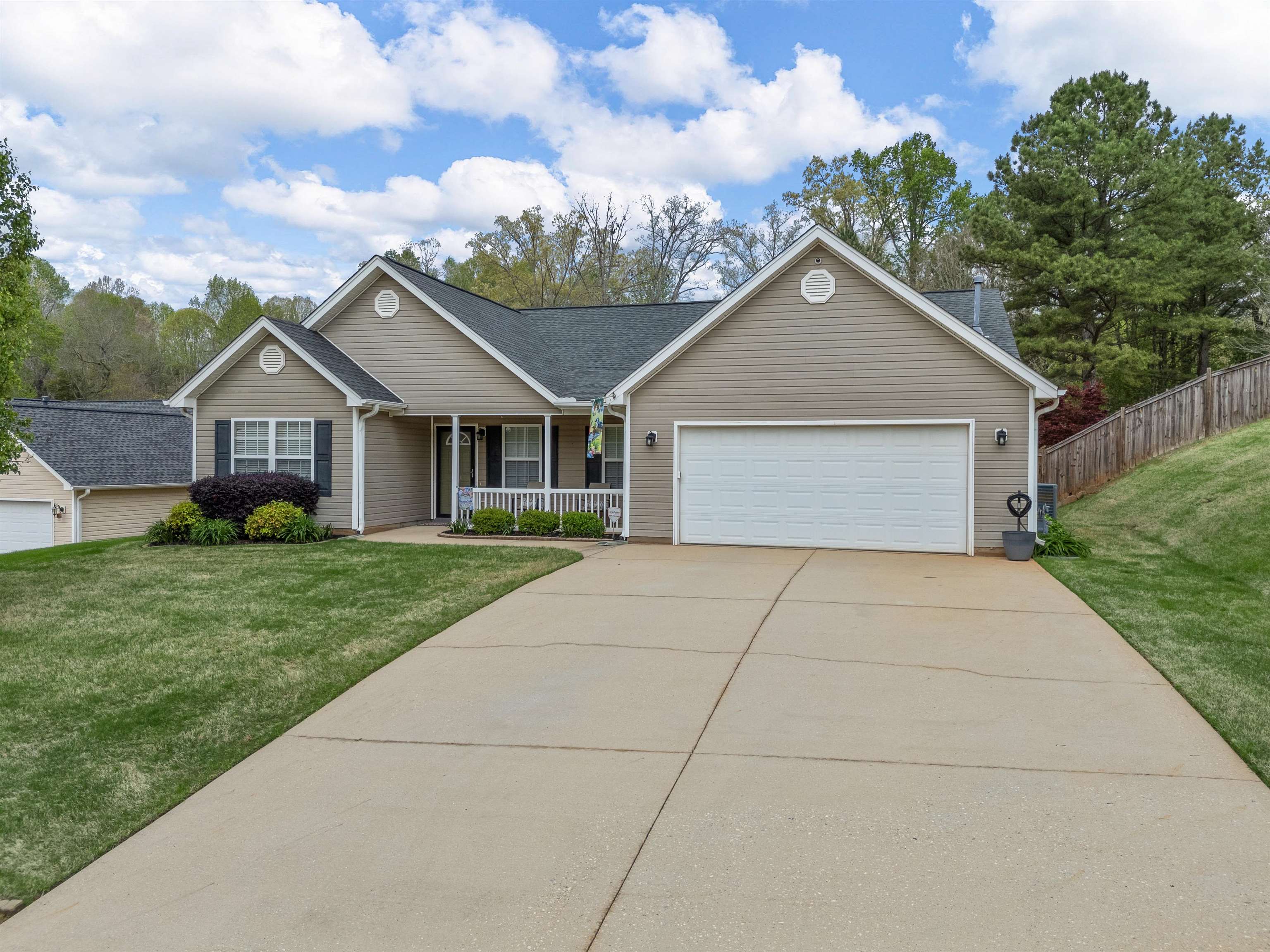 120 Care Ln Ln, Greer, South Carolina image 2