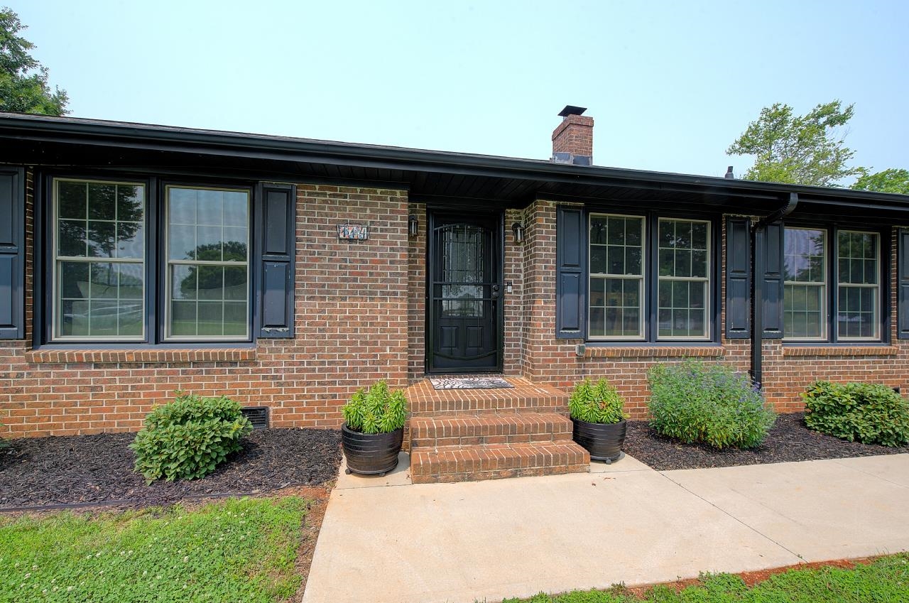 114 Deerwood Circle, Simpsonville, South Carolina image 2