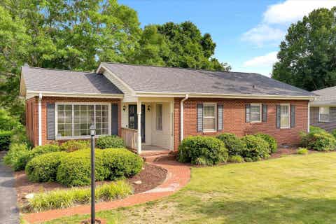 Homes For Sale - 206 Hillside Drive<br/> Greer, SC 29651