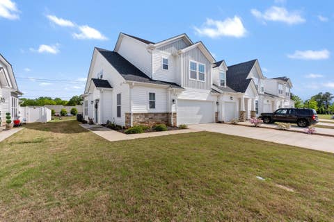Homes For Sale - 1615 Chelmsford Court<br/> Spartanburg, SC 29301