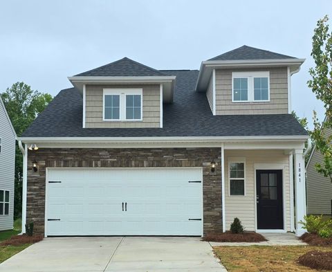 Homes For Sale - 1841 Berkshire Lane<br/> Spartanburg, SC 29303