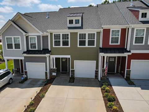 Townhouse For Sale - 202 Keaton Court<br/> Spartanburg, SC 29301
