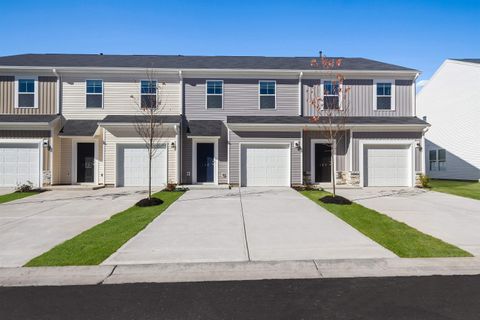 Townhouse For Sale - 311 Abingdon Way<br/> Greer, SC 29651