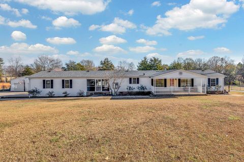 Homes For Sale - 105 Reid Road<br/> Greer, SC 29651