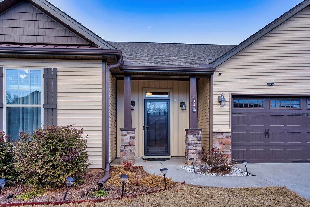 752 Silver Pines Lane, Duncan, South Carolina image 2
