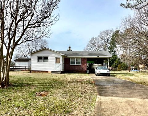 Homes For Sale - 308 S Charleston Street<br/> Blacksburg, SC 29702