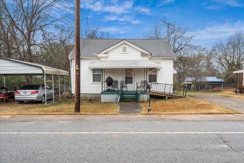 Homes For Sale - 550 Leaman Avenue<br/> Whitmire, SC 29178