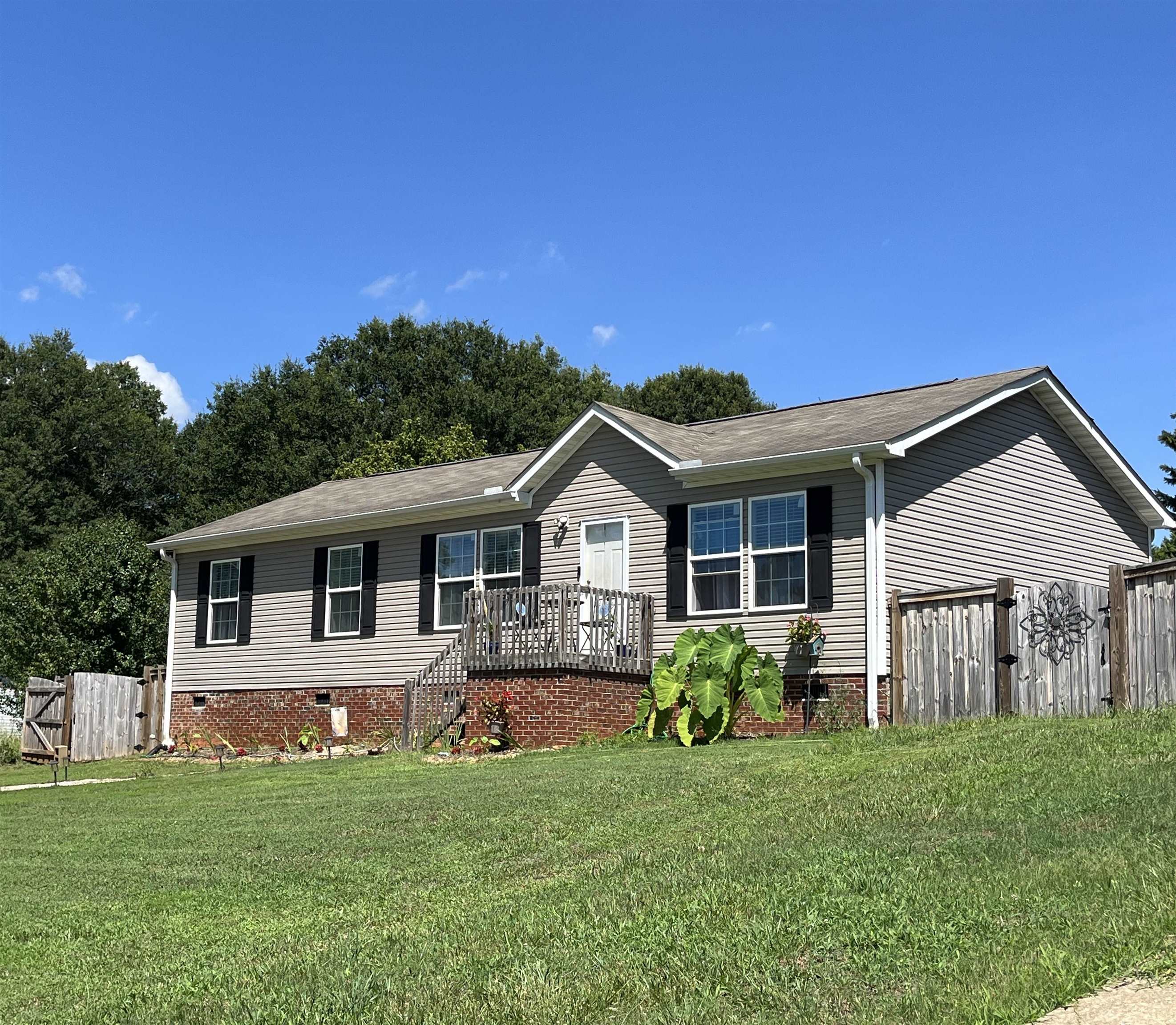 302 Sagewood Court, Fountain Inn, South Carolina image 1