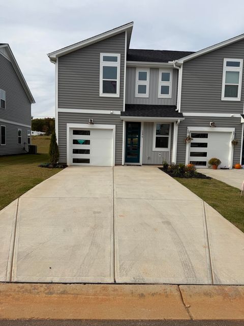 Townhouse For Sale - 1279 Westgate Village Drive<br/> Spartanburg, SC 29301