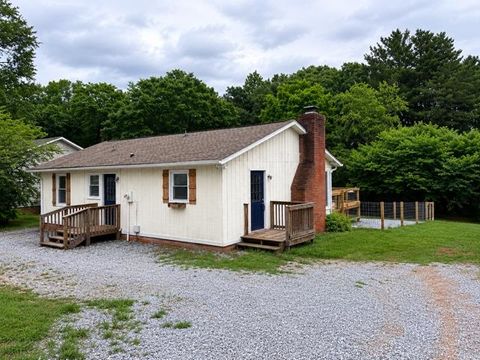 Homes For Sale - 50 Coastline Drive<br/> Inman, SC 29349