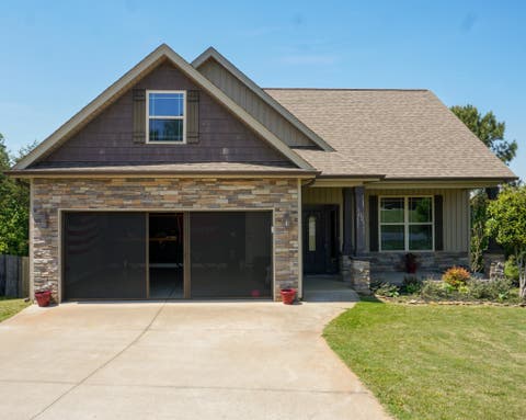 Homes For Sale - 102 S Hamlet Court<br/> Moore, SC 29369