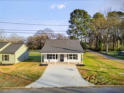 Homes For Sale - 210 Gaffney Avenue<br/> Gaffney, SC 29341
