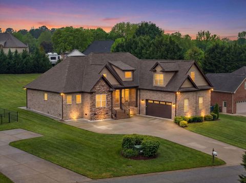 Homes For Sale - 815 Shadow Creek Drive<br/> Inman, SC 29349