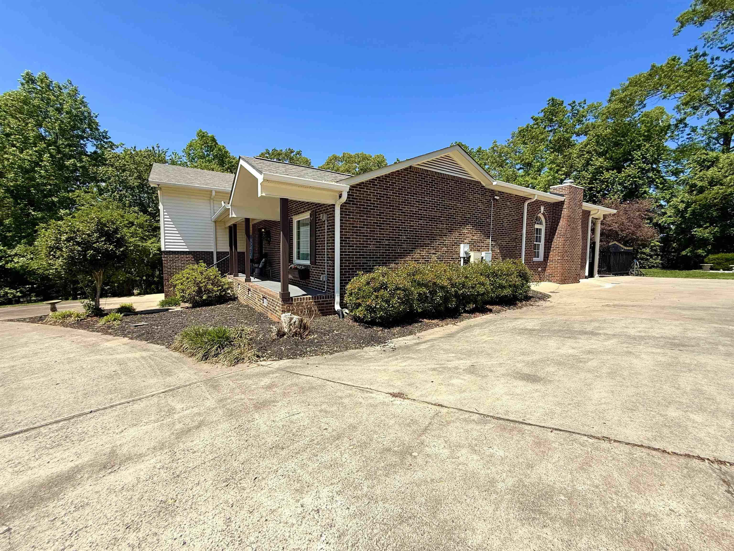 243 Garden Lakes Dr Drive, Blacksburg, South Carolina image 3