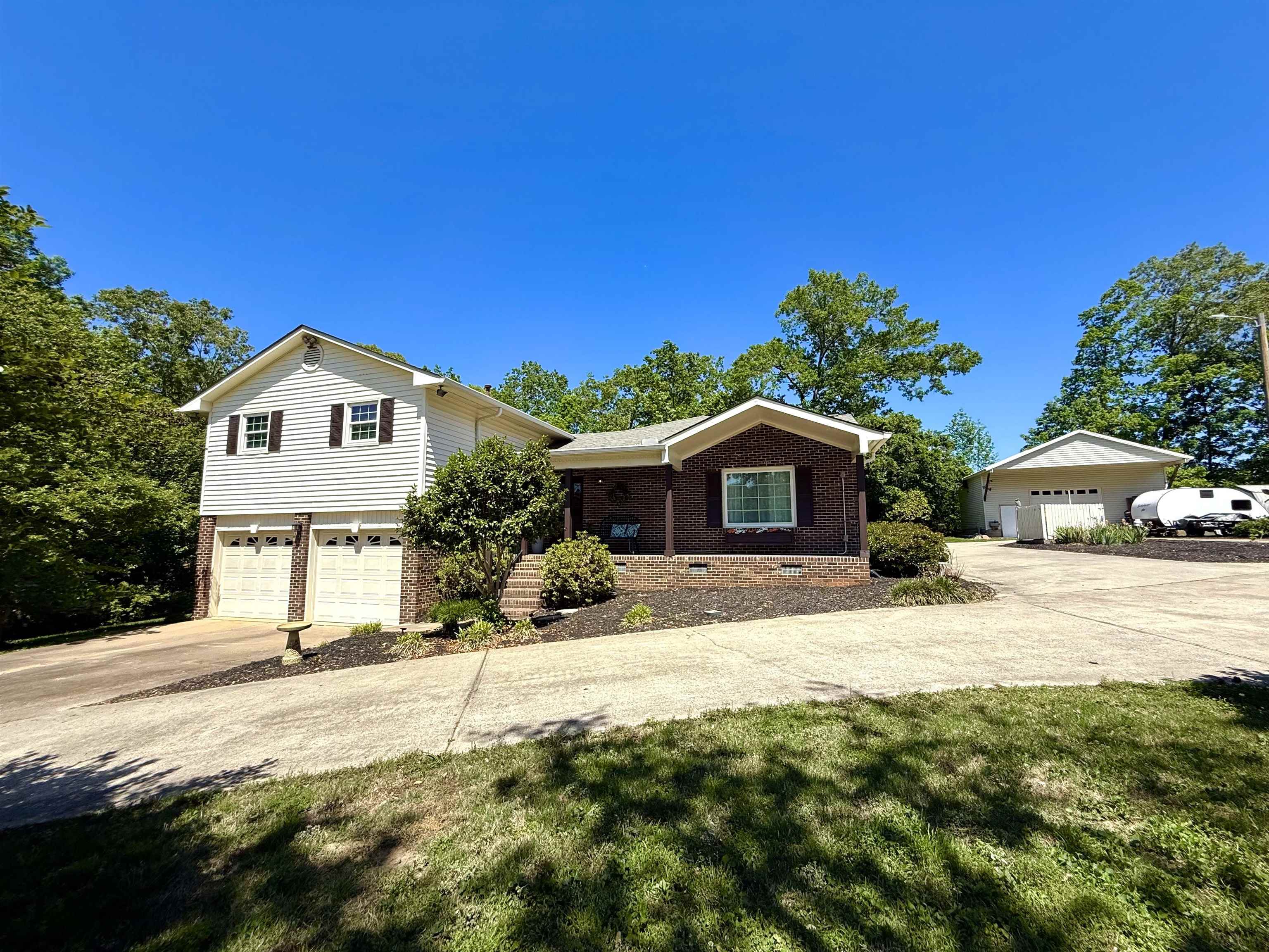 243 Garden Lakes Dr Drive, Blacksburg, South Carolina image 2