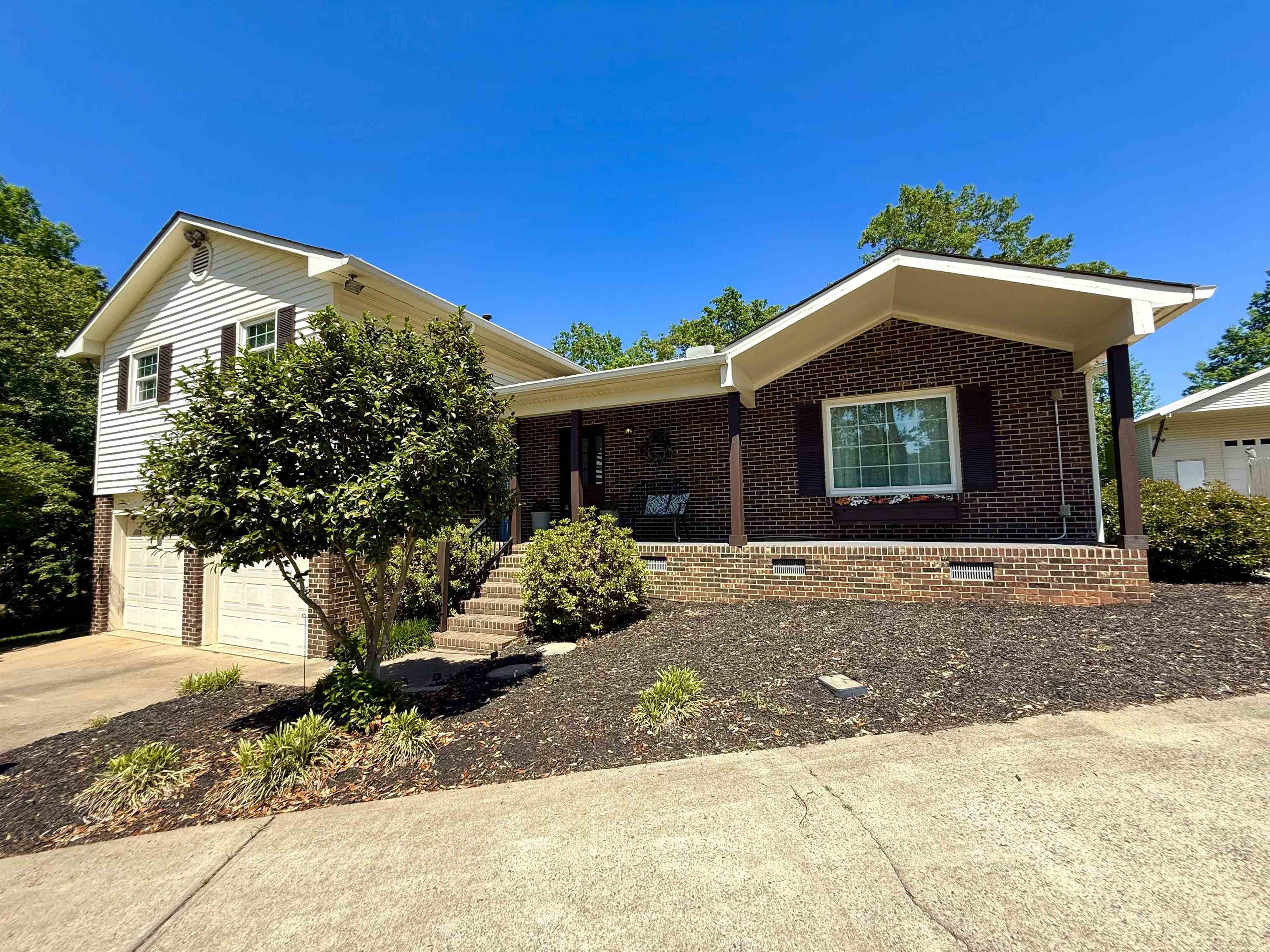 243 Garden Lakes Dr Drive, Blacksburg, South Carolina image 1