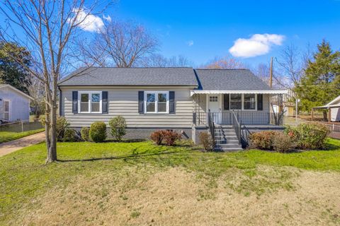 Homes For Sale - 107 Boyd Ave Ave<br/> Simpsonville, SC 29681