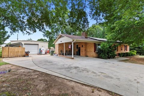 A home in Chesnee