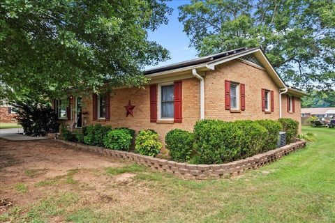 A home in Chesnee