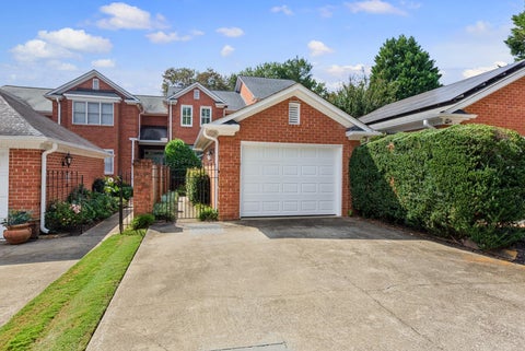 Townhouse For Sale - 102 Country Club Court<br/> Spartanburg, SC 29302