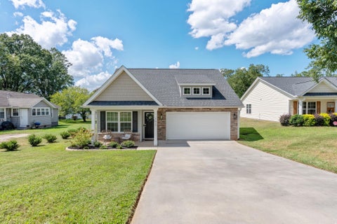 Homes For Sale - 102 N Church Street<br/> Duncan, SC 29334