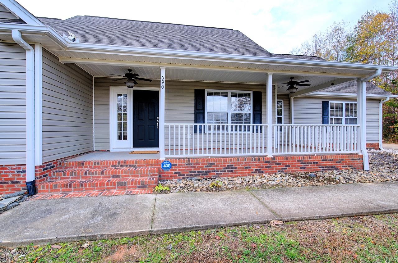 690 Hammett Road, Campobello, South Carolina image 2
