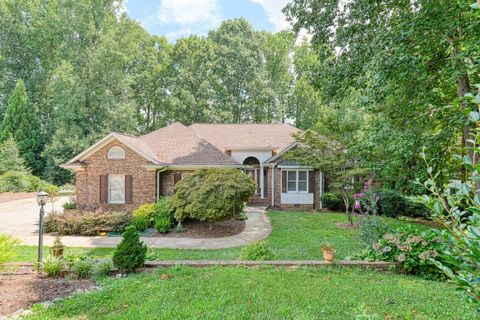 Homes For Sale - 335 Hillcove Point<br/> Wellford, SC 29385