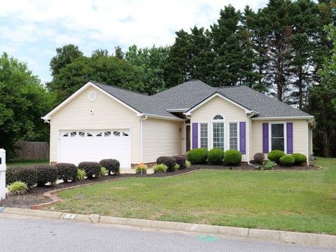 Homes For Sale - 2 Tearose Lane<br/> Simpsonville, SC 29681