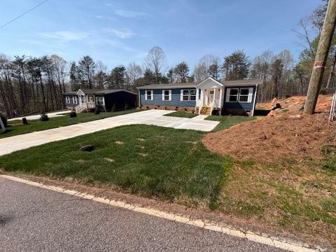 Homes For Sale - 290 Forest Lake Road<br/> Duncan, SC 29334