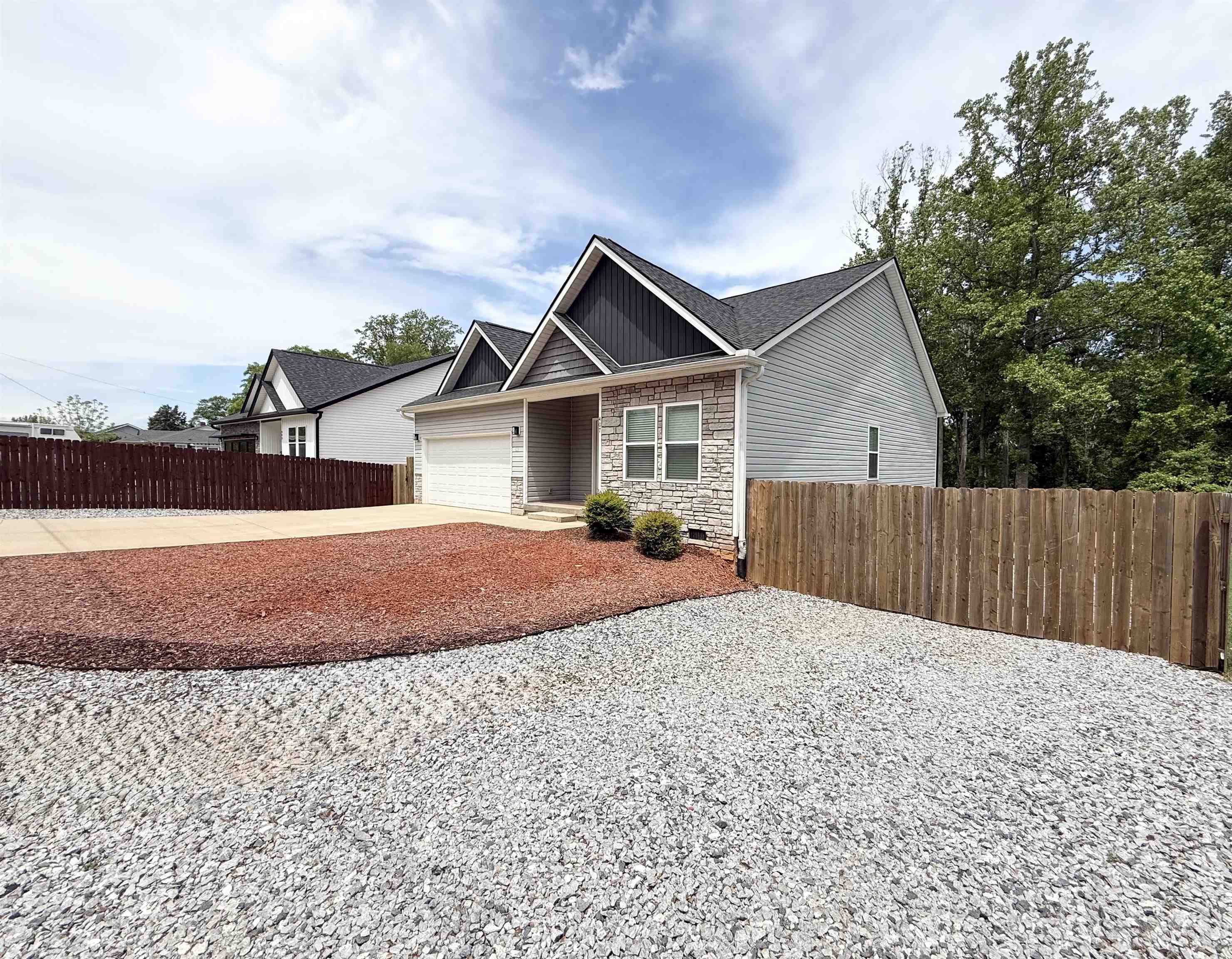 407 Hickory Nut Dr, Inman, South Carolina image 2