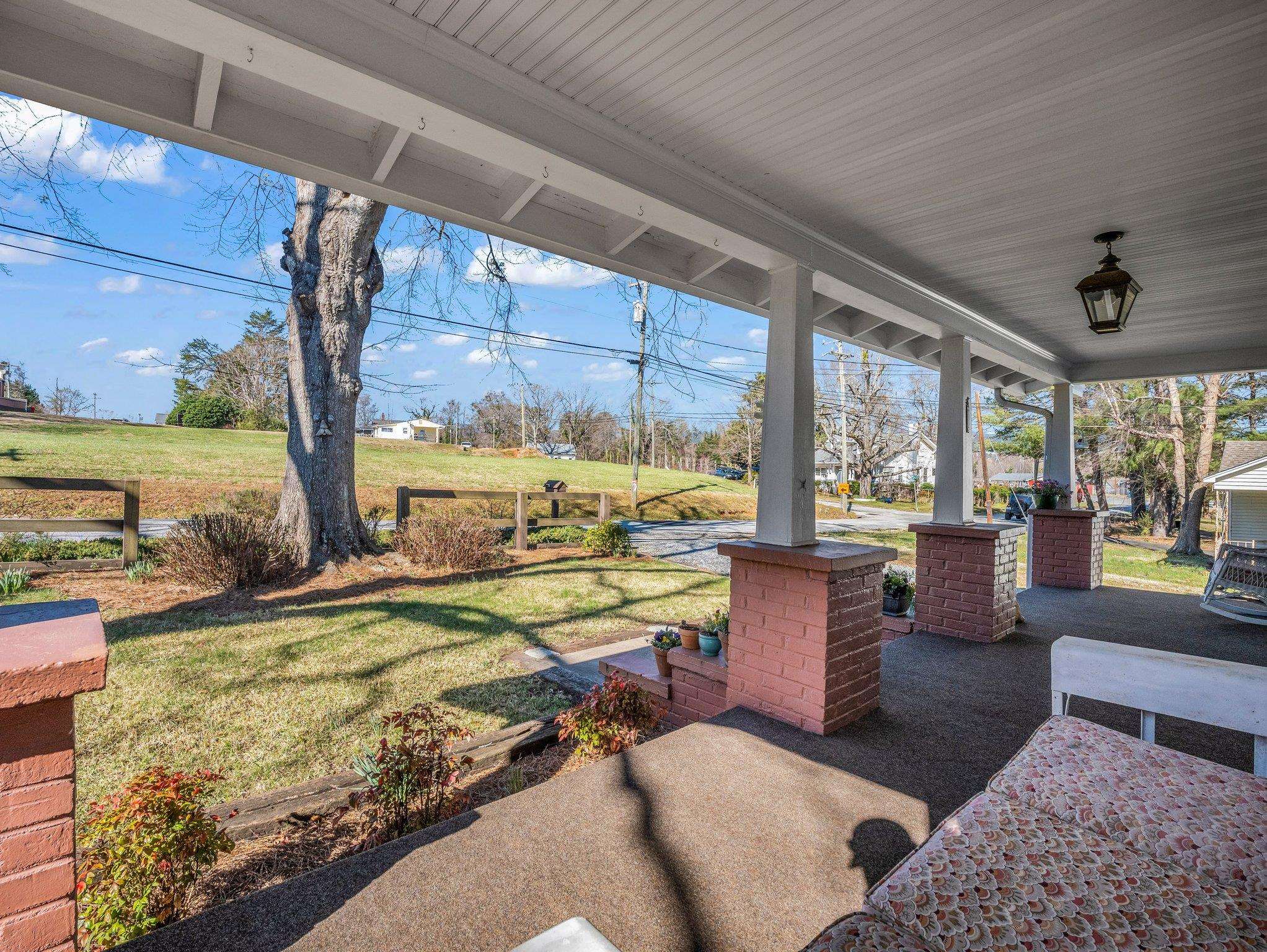 110 N Lyles Avenue, Landrum, South Carolina image 4