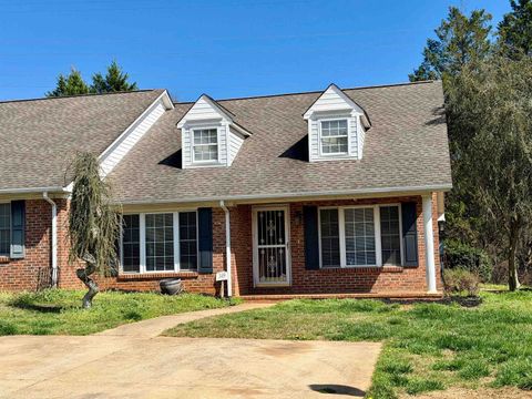 Townhouse For Sale - 349 W Pointe Drive<br/> Spartanburg, SC 29301